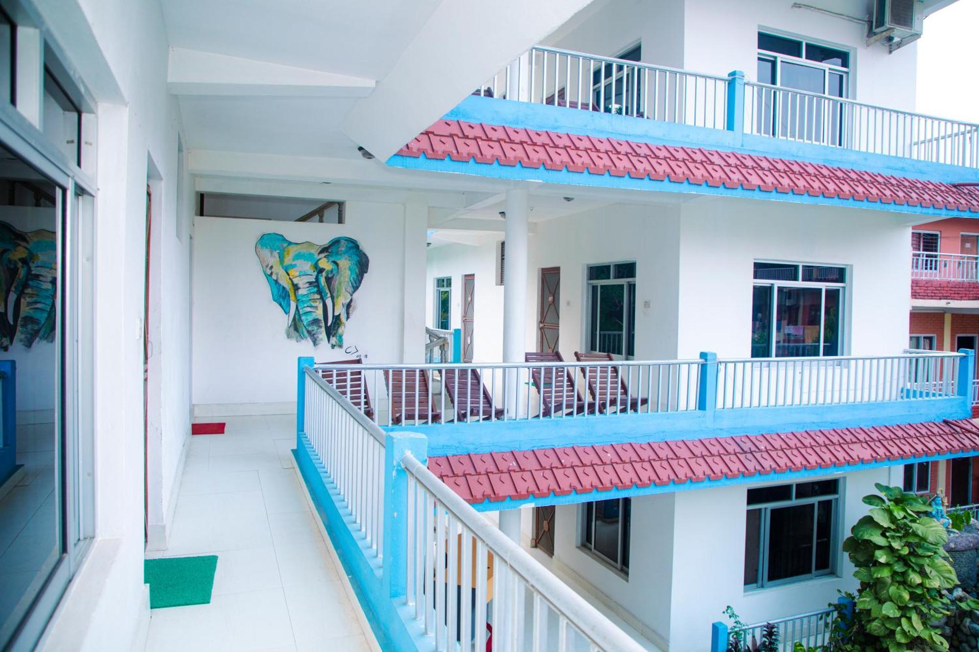 Hotel Shiva'S Dream Sauraha Exterior foto